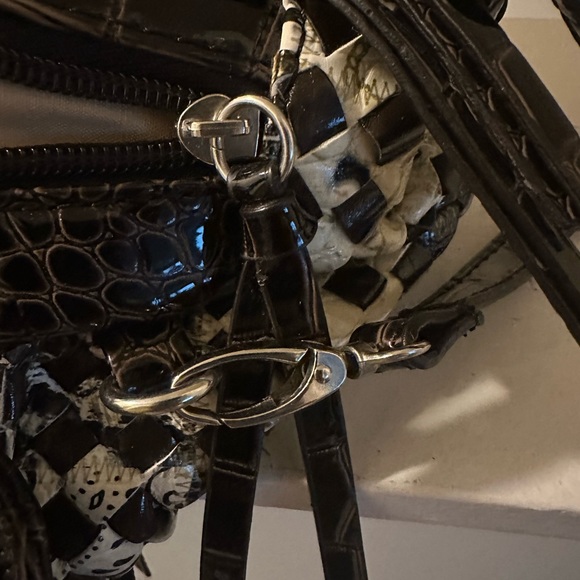 Beautiful brown and cream handbag, crystal in middle of bow on front - Picture 13 of 14